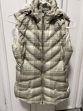 Patagonia Cream Plaid Quilted Hooded Vest